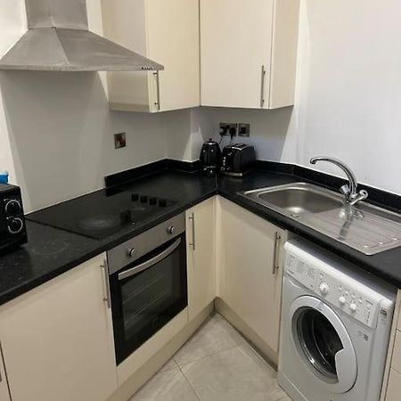 Modern 1 Bed Apartment In Salford Manchester Buitenkant foto