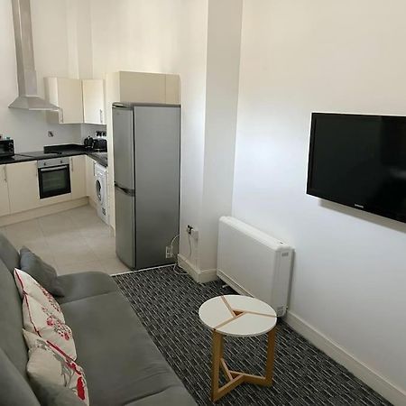 Modern 1 Bed Apartment In Salford Manchester Buitenkant foto